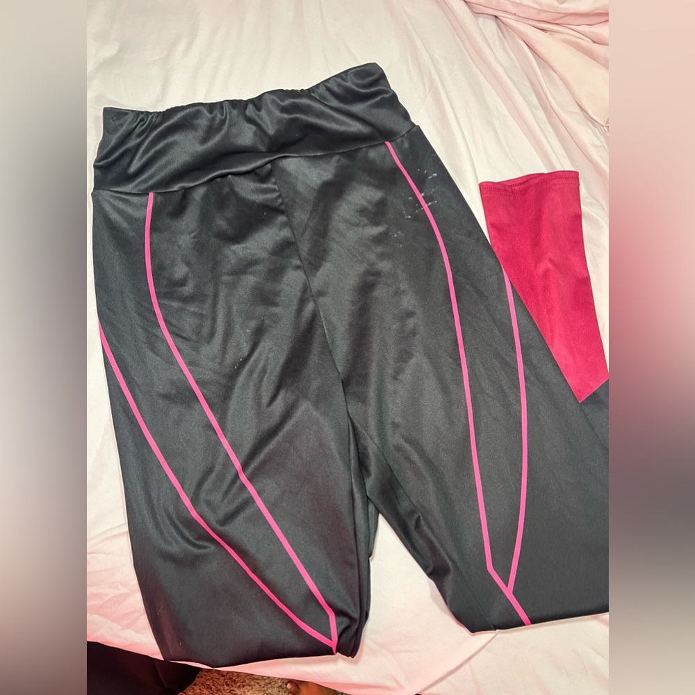 Black and pink leggings